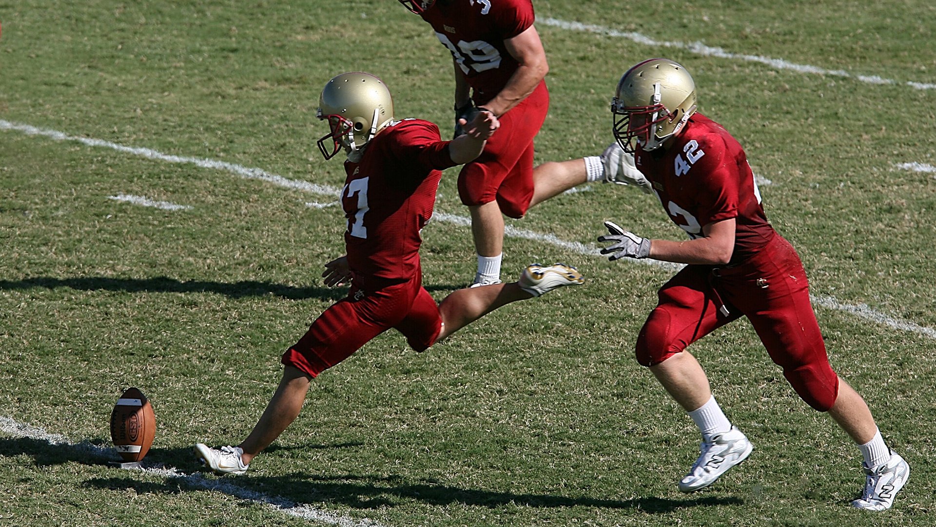 “华金·托比利亚的强硬防守与积极进攻,成就美洲狮队新一代战术体系”