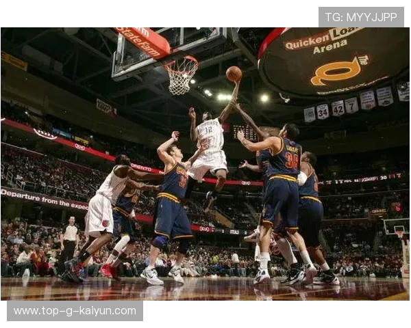 亨德森一条龙冲刺完成换手上篮