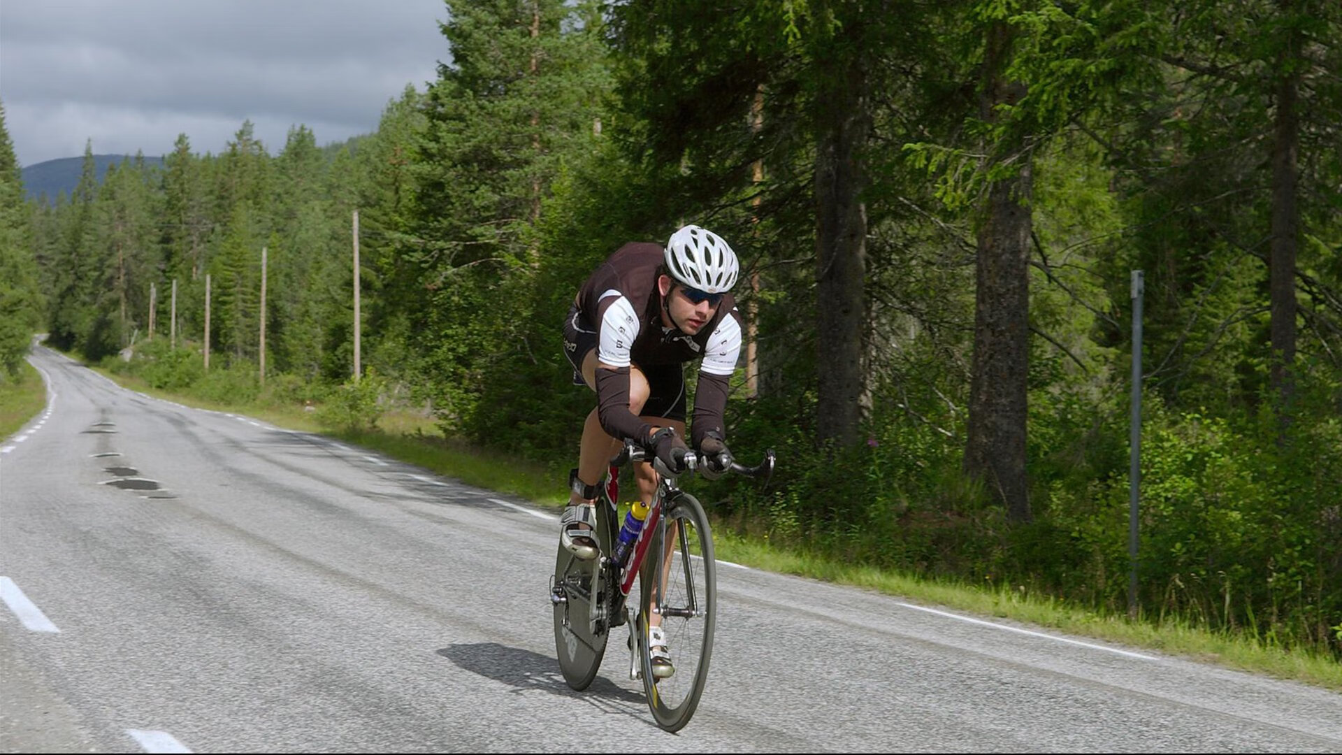 开云中国官网-五大联赛是否增加中场战术模拟训练频率应对快节奏变化，五大联赛场地大小